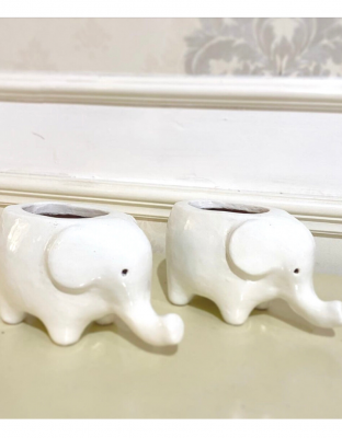 Pot Teracota Anak Gajah Putih